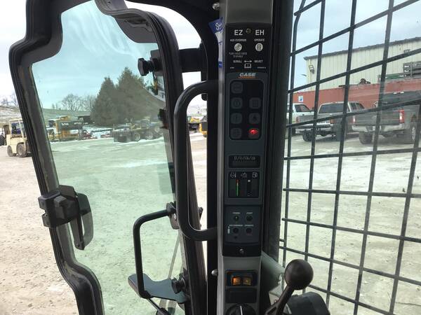 2018 Case TV380 - Image 16