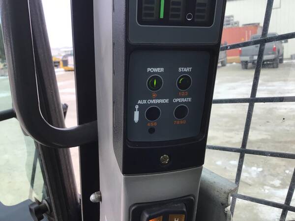 2018 Case TV380 - Image 17