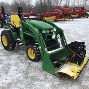 2011 John Deere 2320