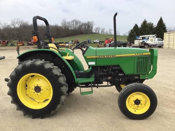 1993 John Deere 5200 - Image 3