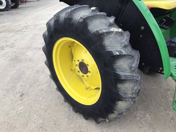 1993 John Deere 5200 - Image 17